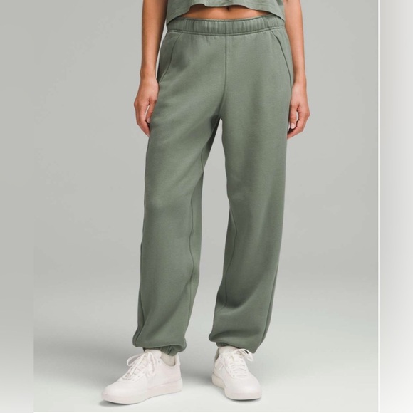 Lululemon Scuba Mid-Rise Oversized Jogger *Regular
Grey Eucalyptus W5GI0S - Picture 2 of 10